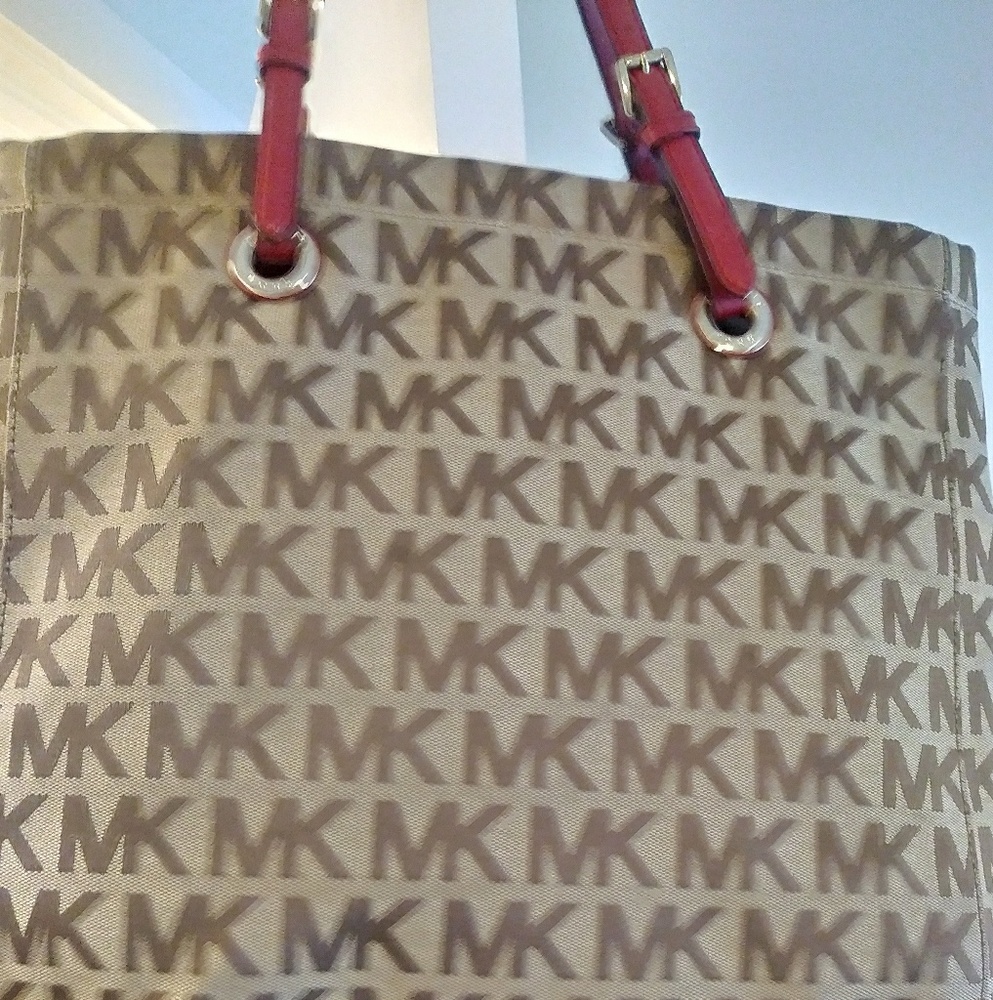 Michael Kors hand bag